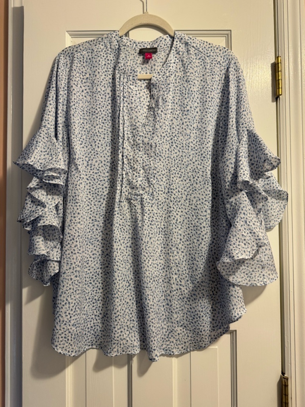 NWOT Vince Camuto Womens Plus Size Split Neck Ruffle Sleeve light blue Blouse 1X